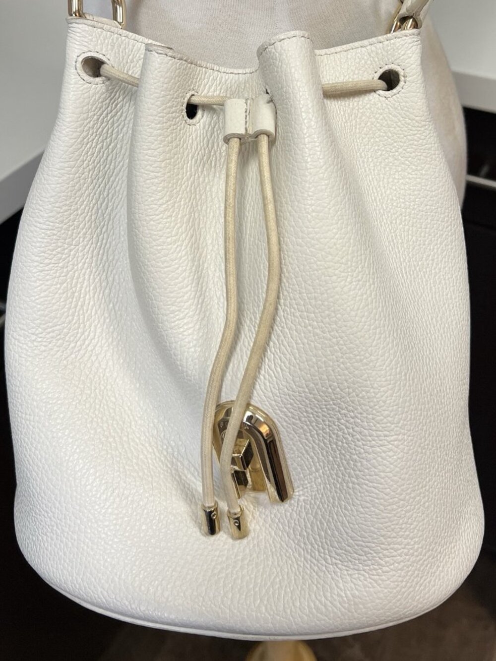 FURLA Sleek Bucket Bag in White Pebbled Leather - Picture 4 of 12